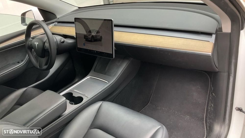 Tesla Model Y Long Range Dual Motor AWD - 3