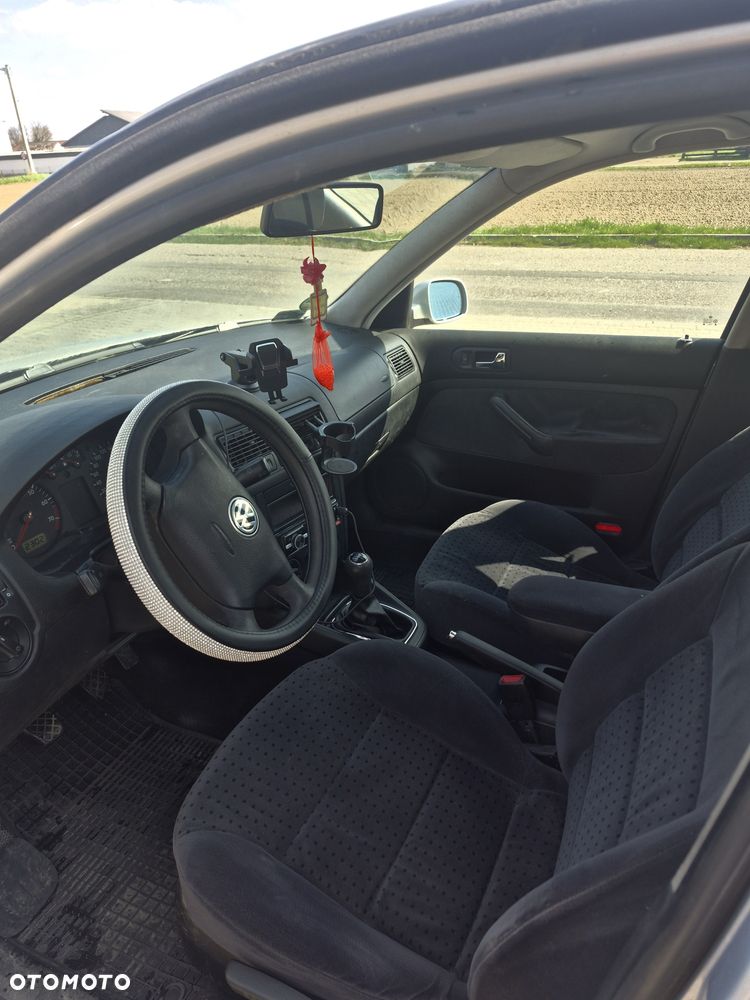 Volkswagen Golf - 4