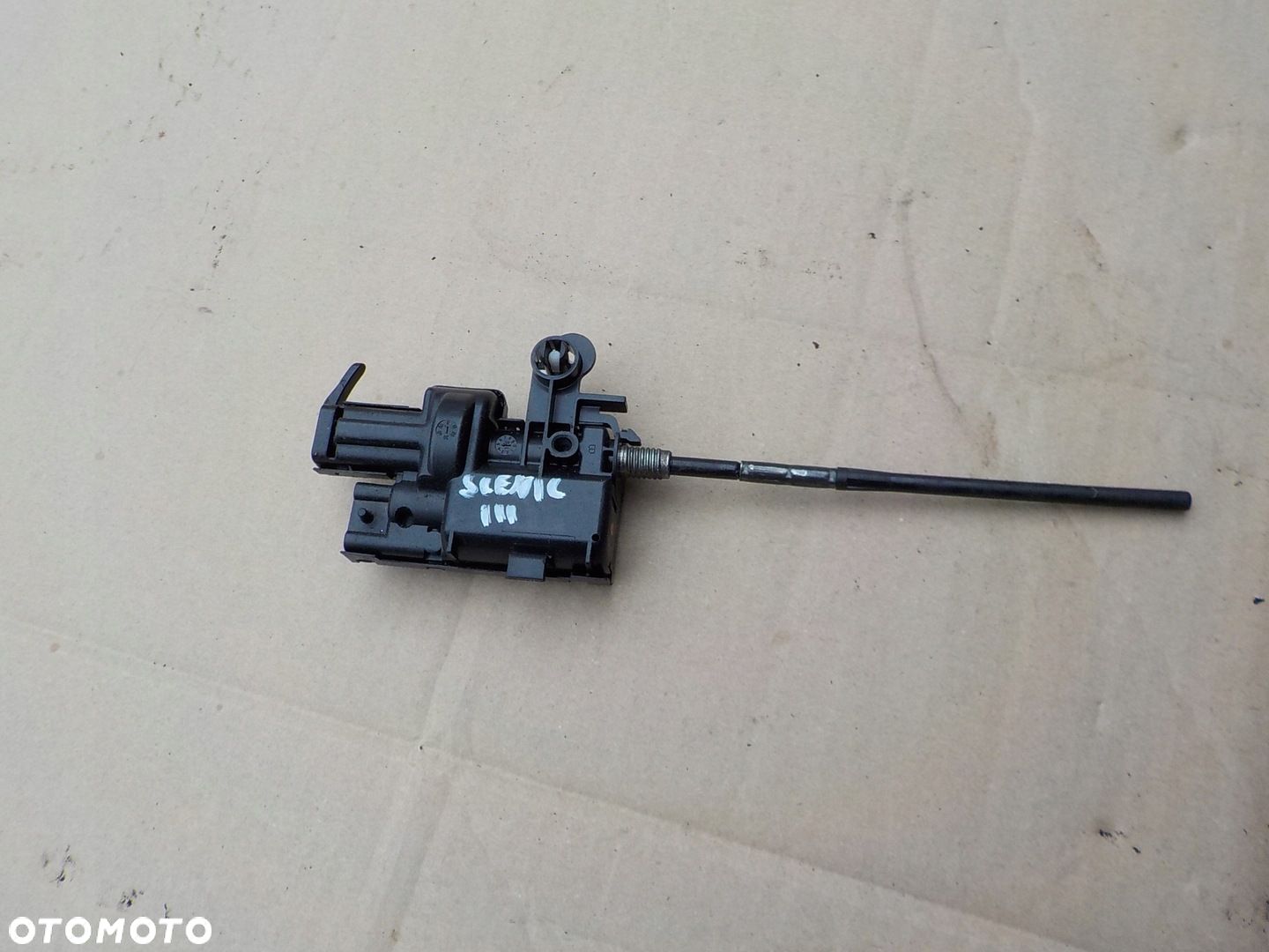 siłownik klapki wlewu paliwa renault grand scenic III 8200312600 - 1
