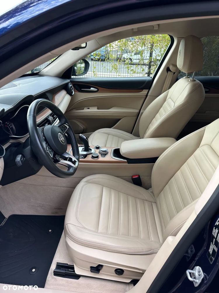 Alfa Romeo Stelvio - 13