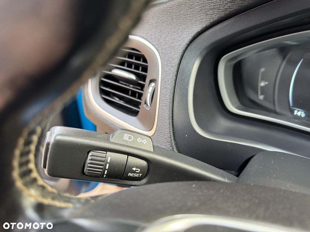 Volvo V40 D4 Drive-E R-Design Summum - 19