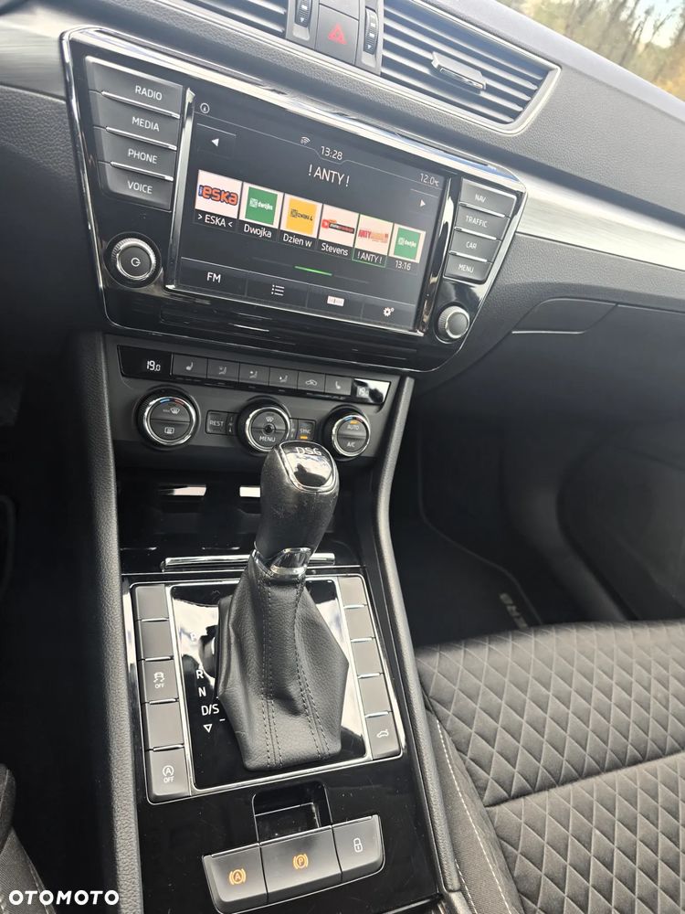 Skoda Superb 2.0 TDI DSG Style - 17