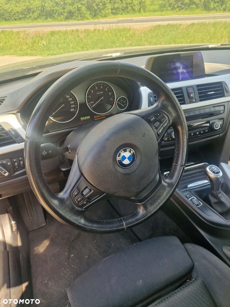 BMW Seria 3 316i - 5