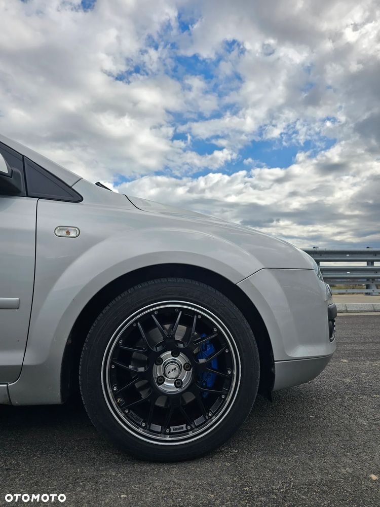 Ford Focus 2.0 Ghia - 10