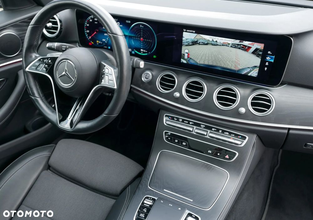 Mercedes-Benz Klasa E 300 9G-TRONIC Night Edition - 14