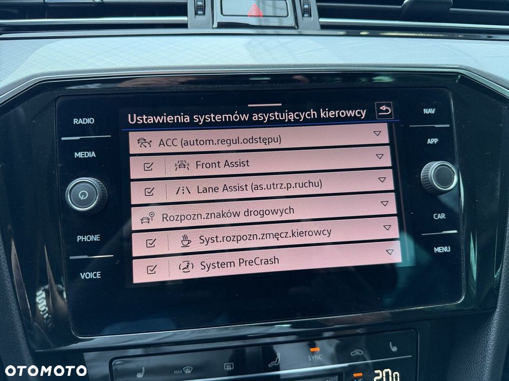 Volkswagen Passat - 31