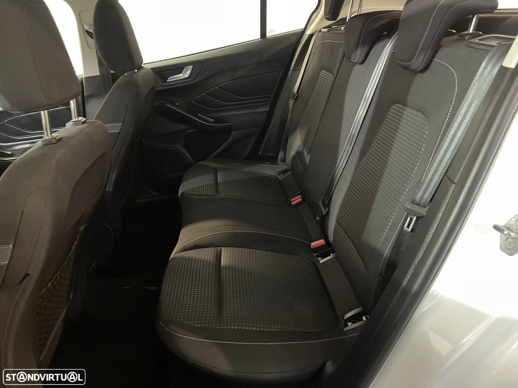 Ford Focus 1.5 TDCi EcoBlue Connected - 13