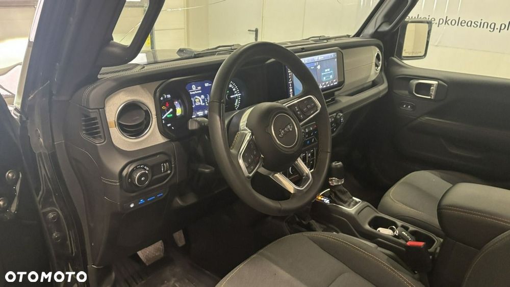 Jeep Wrangler - 10