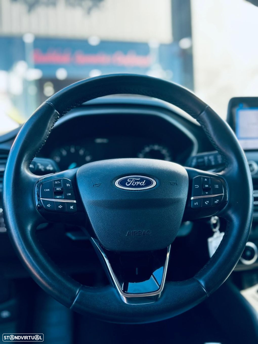 Ford Focus SW 1.0 EcoBoost Business - 40