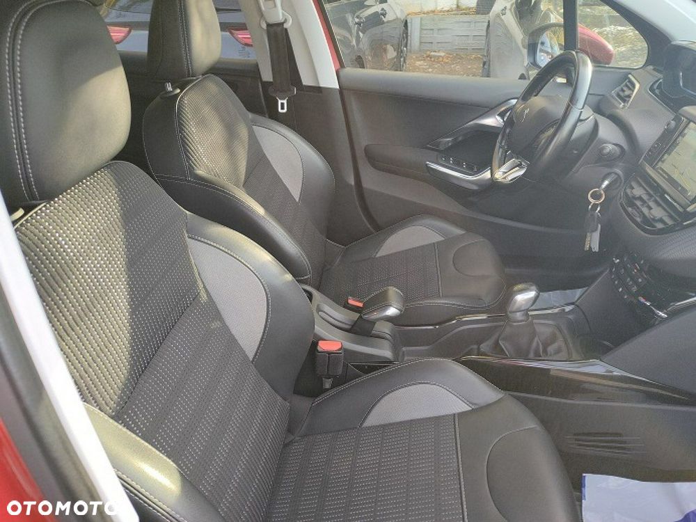 Peugeot 2008 1.2 Pure Tech Allure S&S - 15