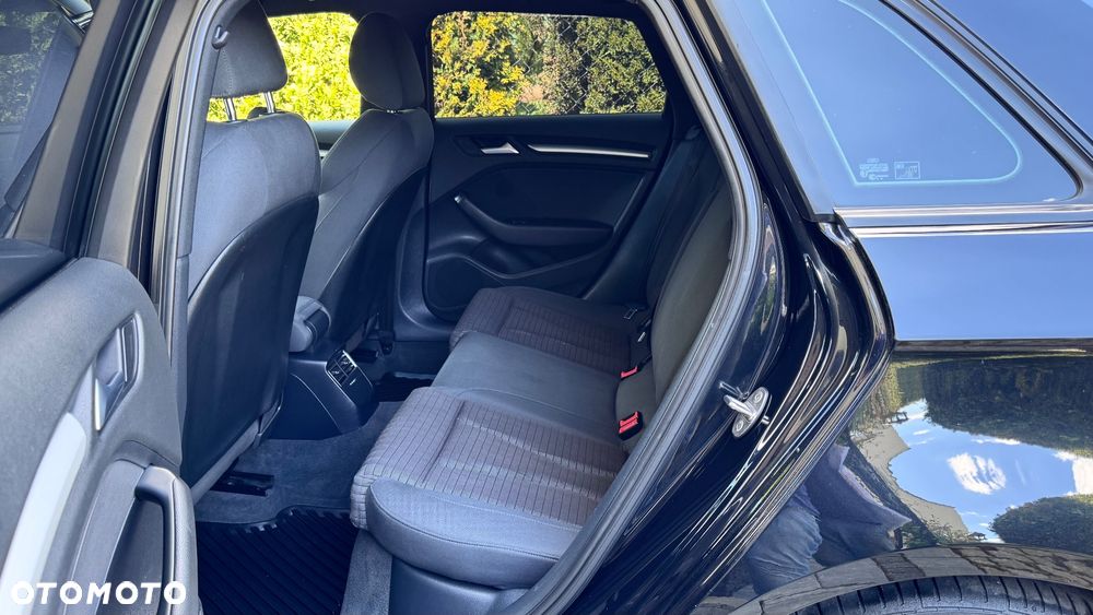 Audi A3 Sportback 1.6 TDI DPF S tronic S line Sportpaket - 30
