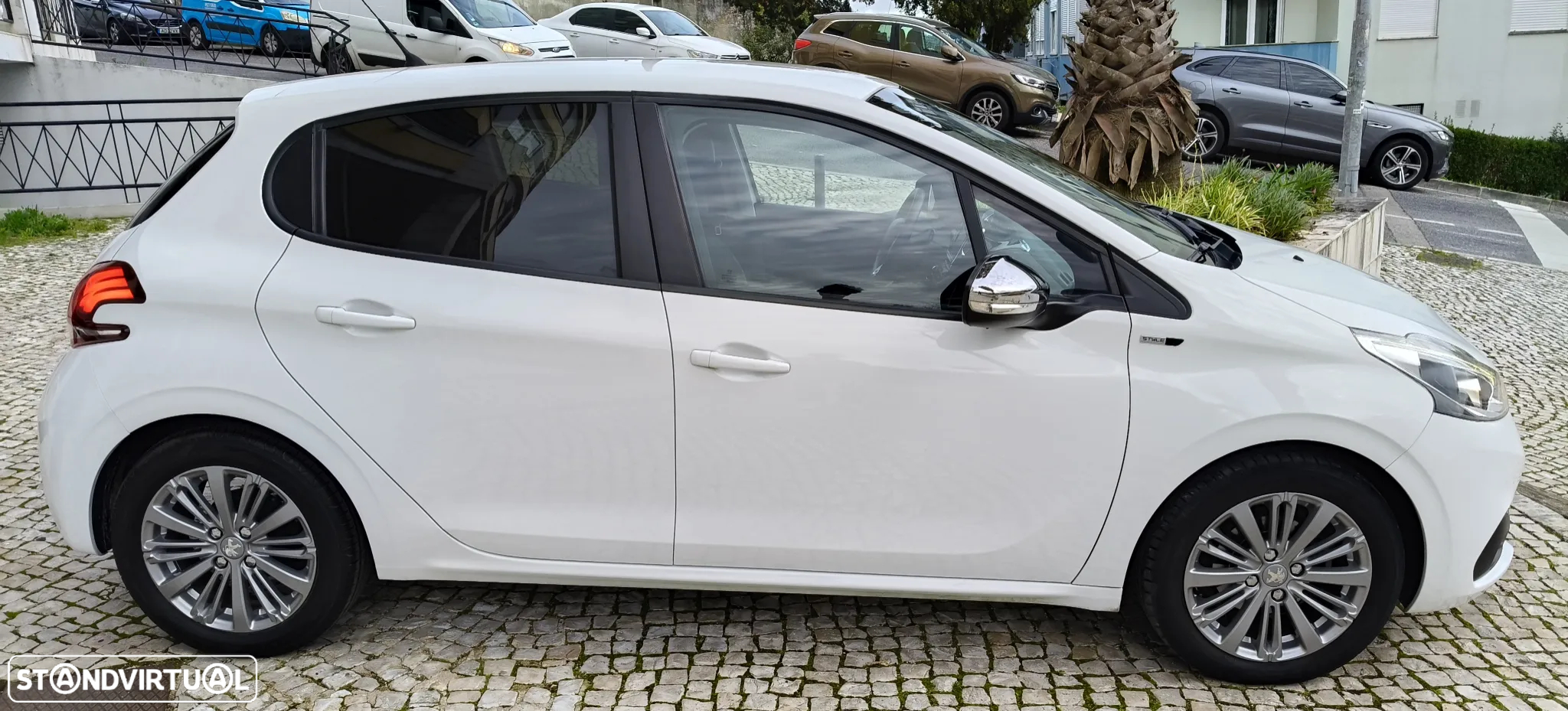 Peugeot 208 1.6 BlueHDi Style - 9