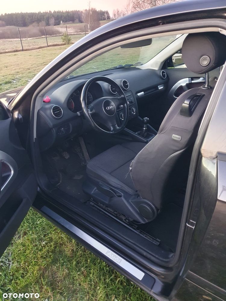 Audi A3 3-drzwiowe 2.0 FSI Ambition - 4