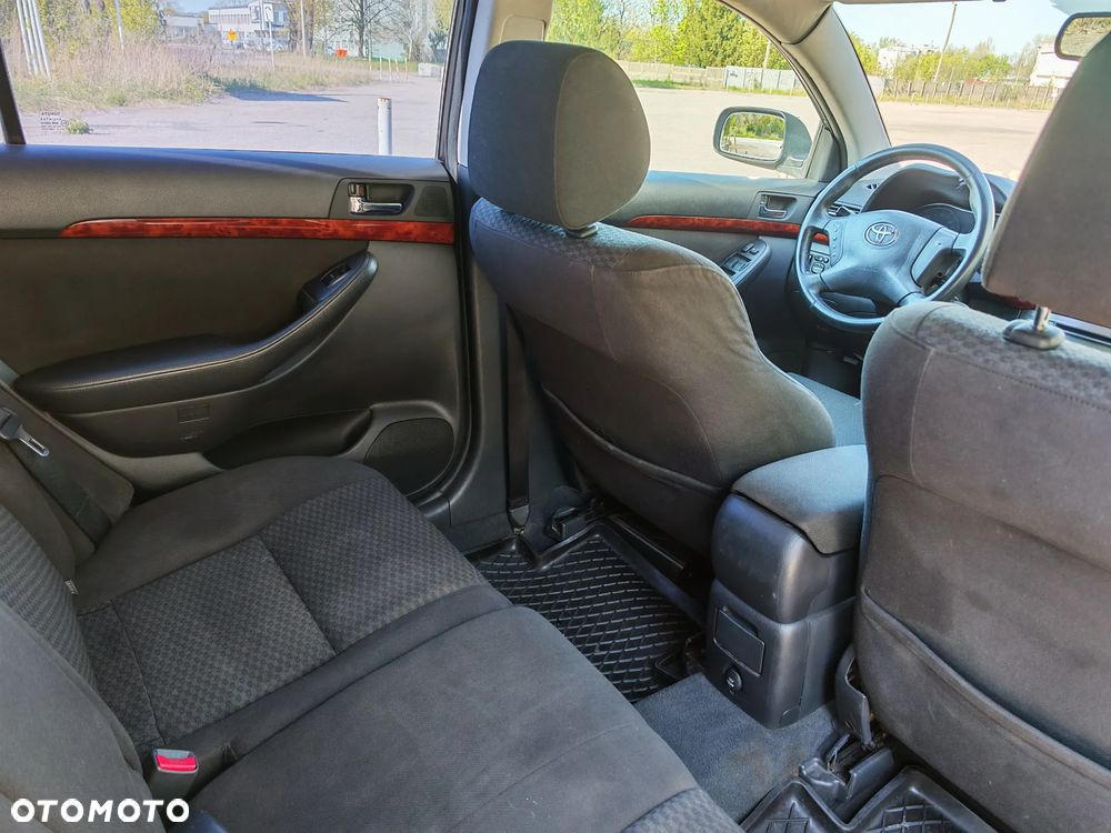 Toyota Avensis 2.0 D-4D Sol - 4
