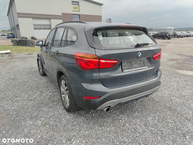 BMW X1 sDrive18i - 12