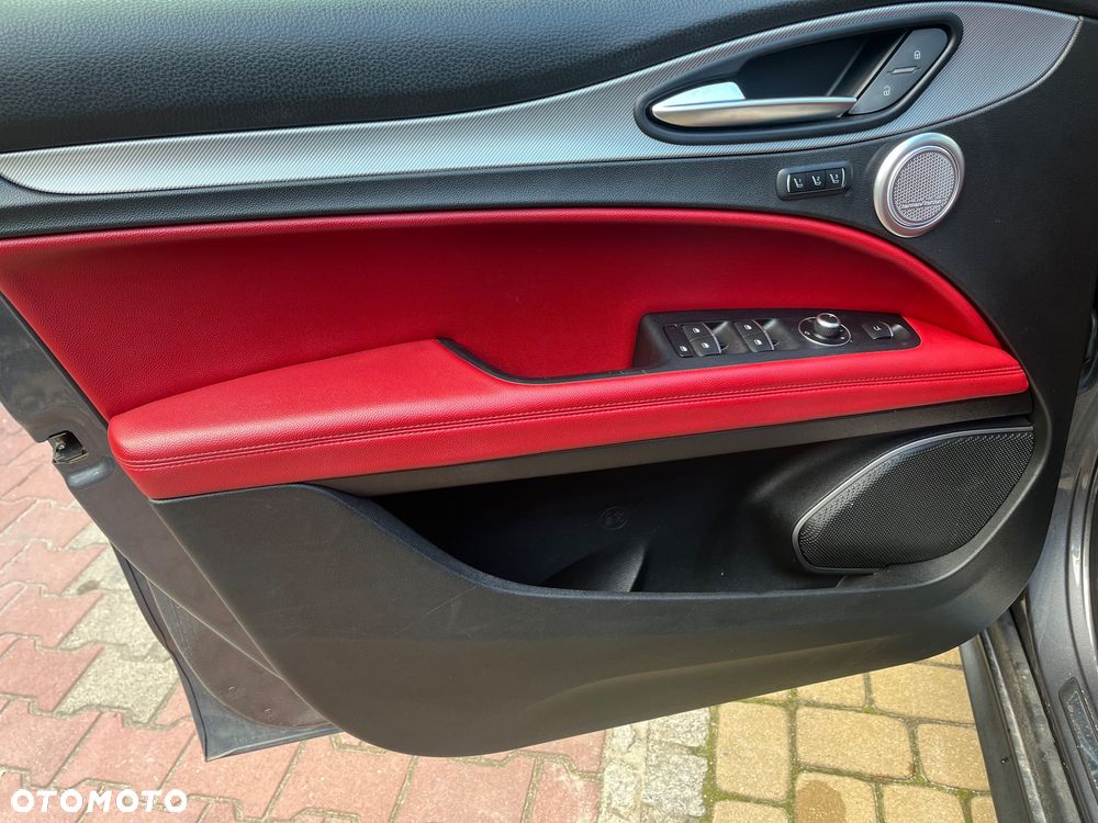Alfa Romeo Stelvio 2.0 Turbo TI Q4 - 13