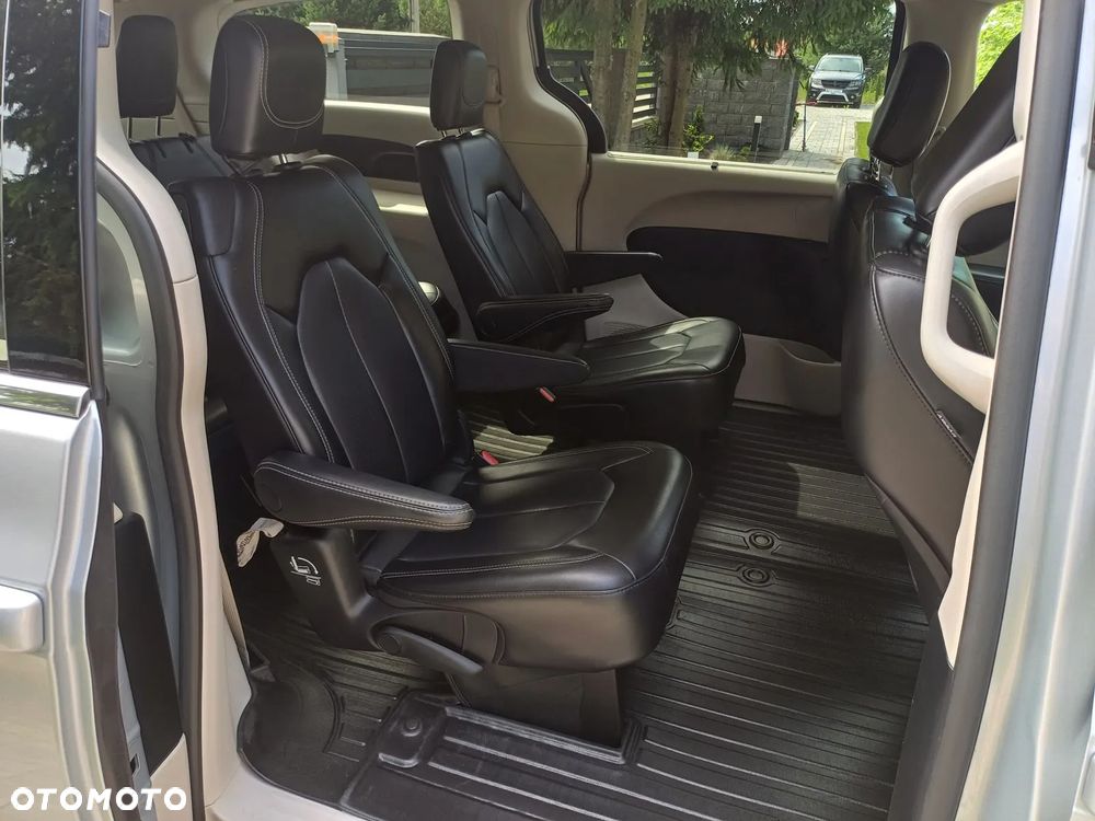 Chrysler Pacifica - 20