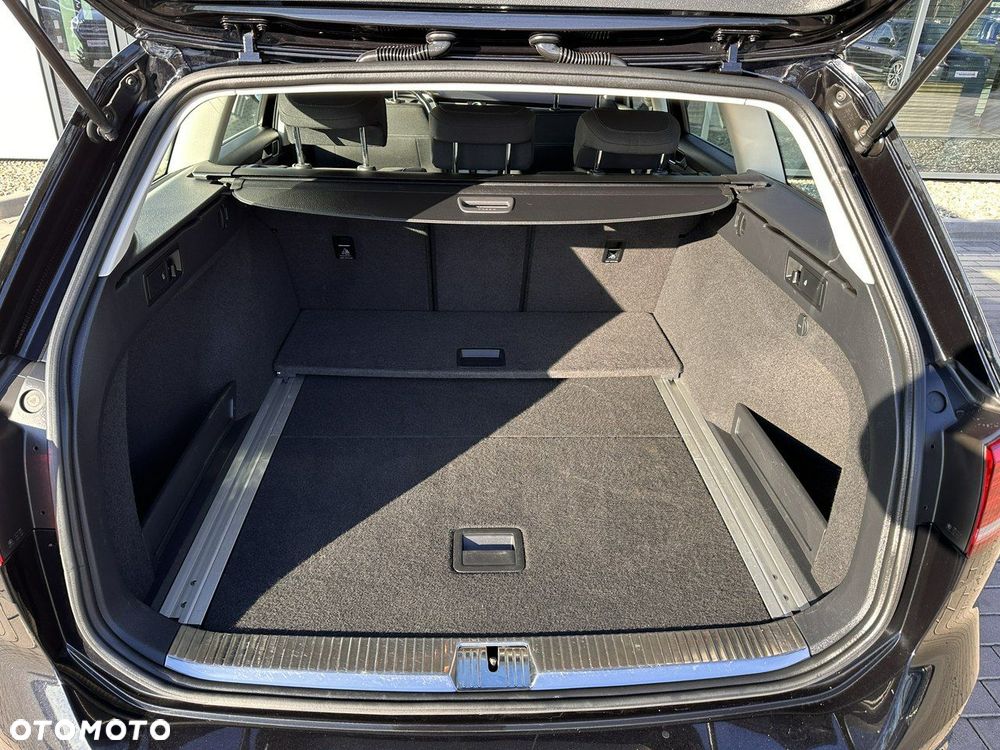 Volkswagen Passat Variant 2.0 TDI SCR DSG - 34