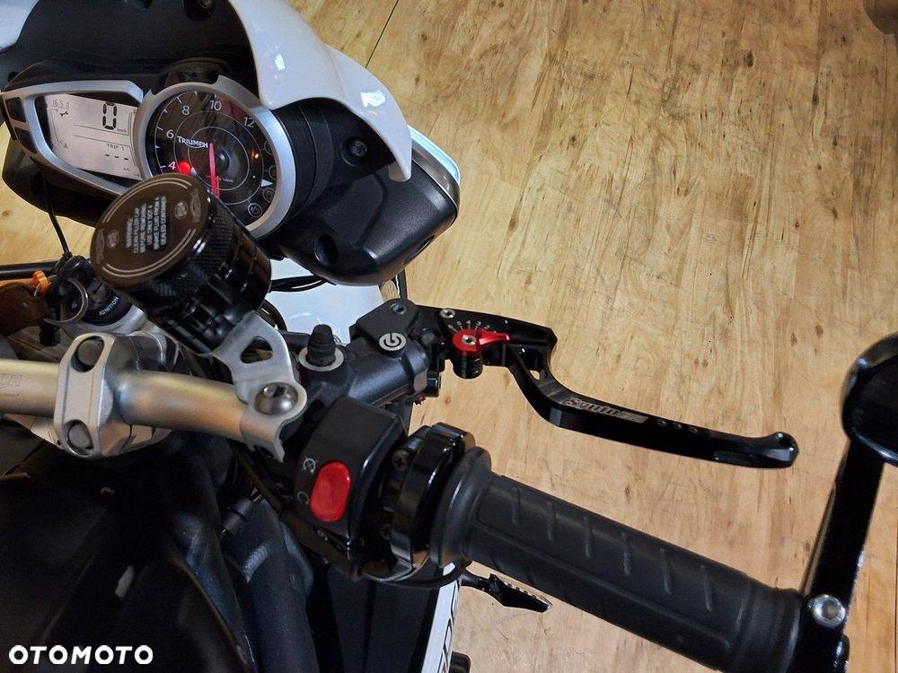 Triumph Street Triple - 15