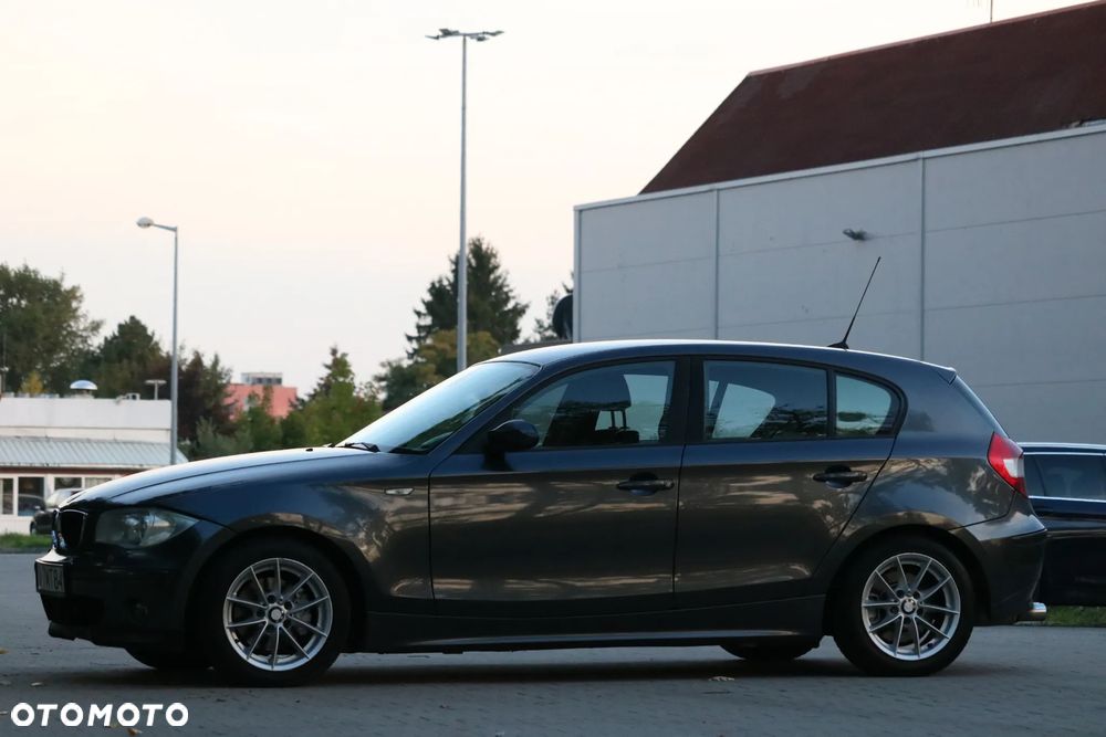 BMW Seria 1 120i - 25