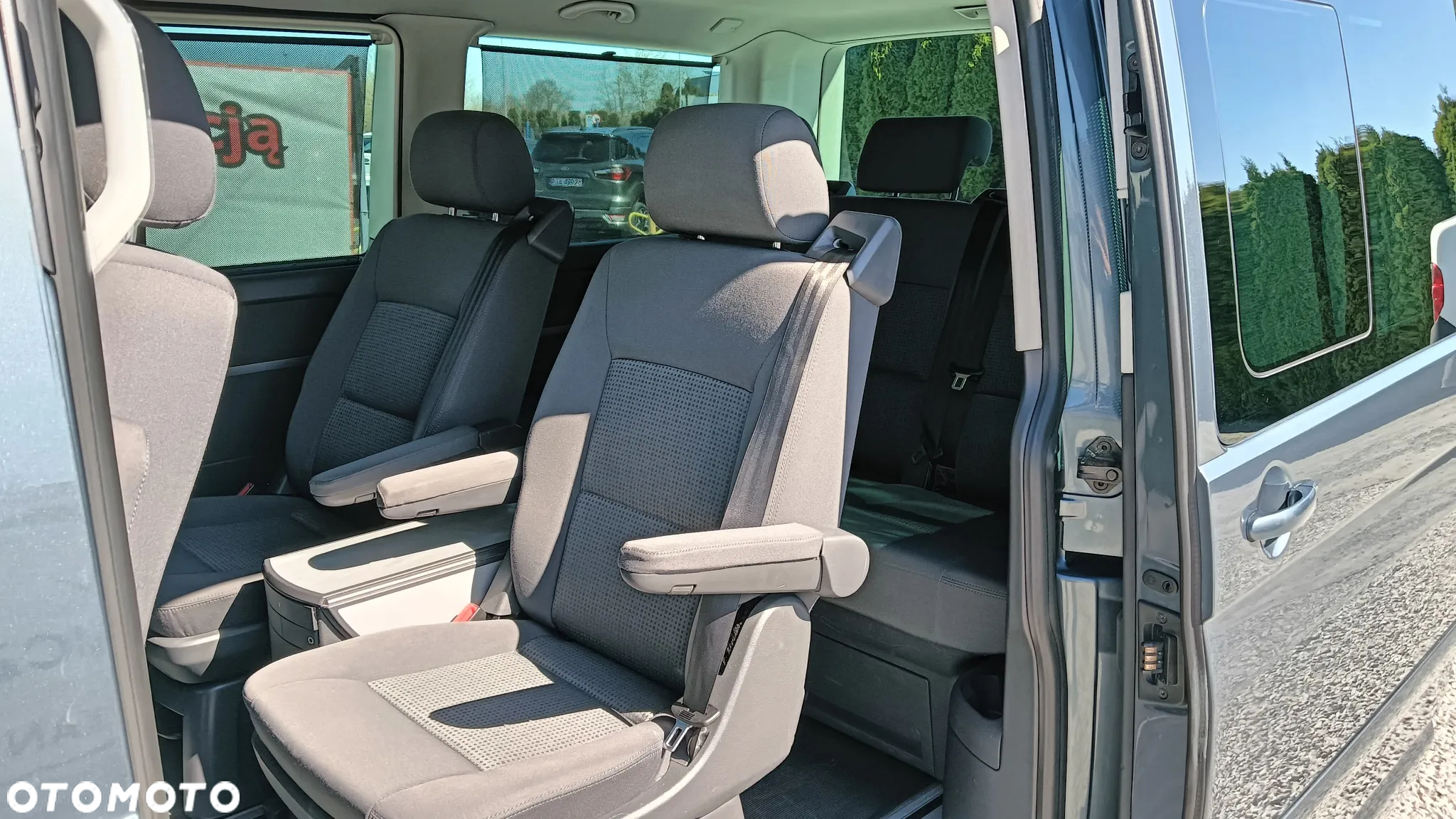 Volkswagen Multivan - 14