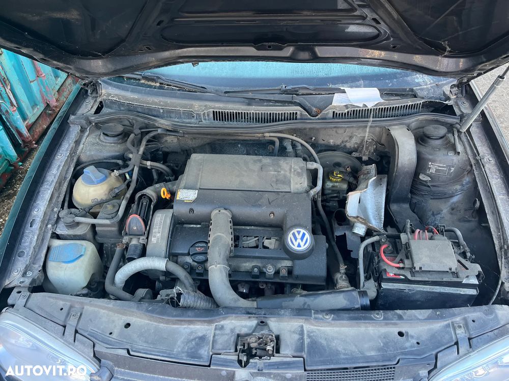 Dezmembrez VW Volkswagen Golf 4 negru 1,4 benzina BCA 2002 - 3