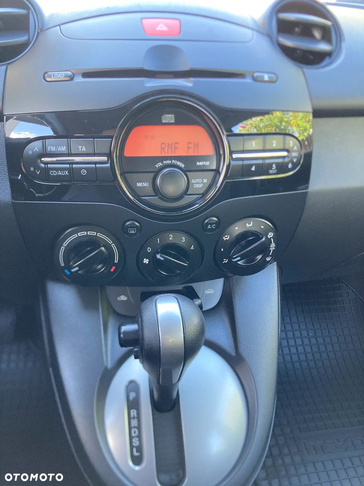 Mazda 2 1.5 Exclusive + - 15