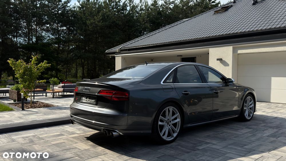 Audi S8 - 16
