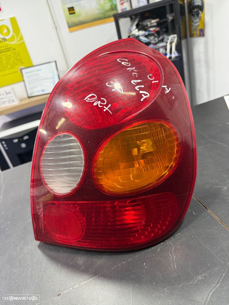 Farolim traseiro direito Toyota Corolla de 2001 - 1