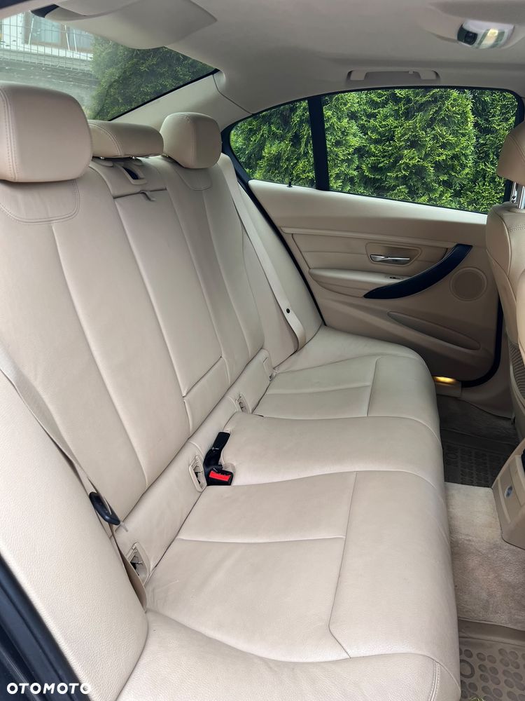BMW Seria 3 328i - 11