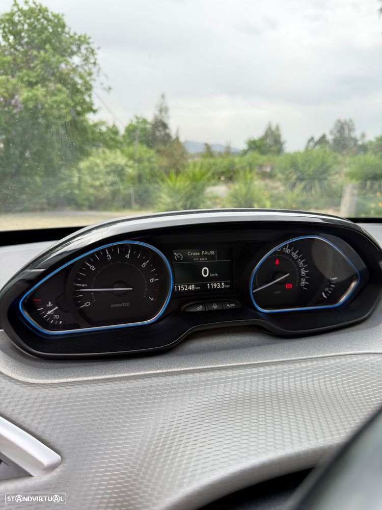 Peugeot 2008 1.2 PureTech Allure - 14