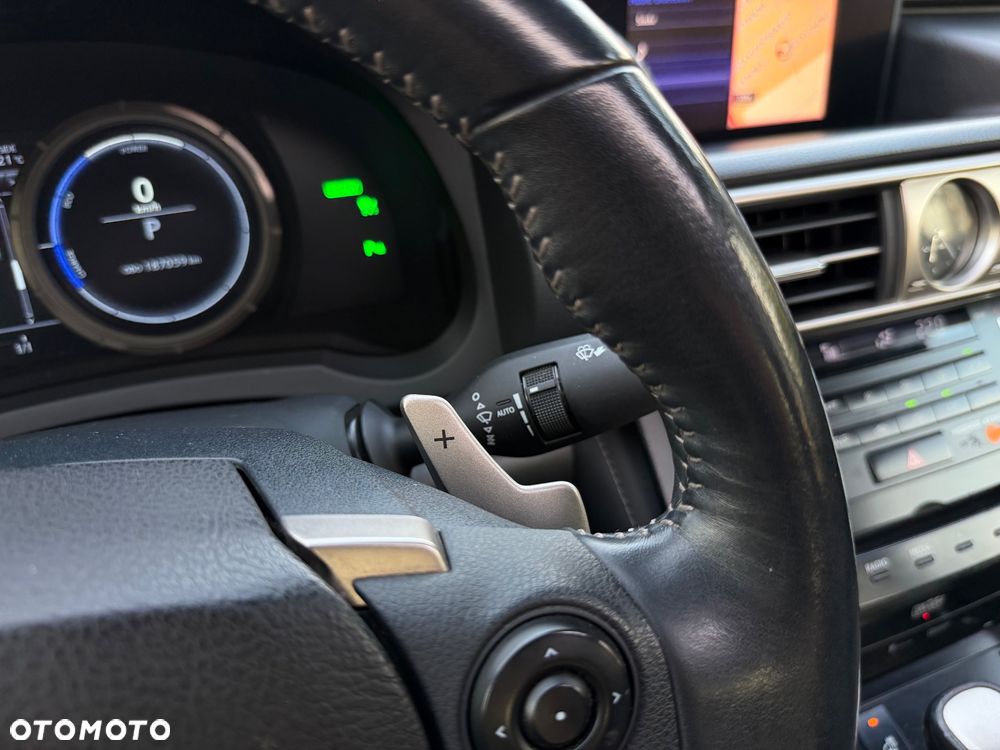 Lexus IS 300h Prestige - 17