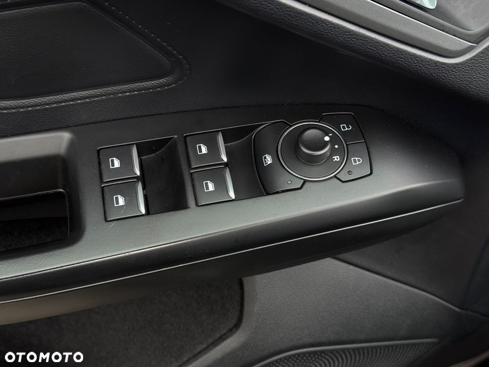 Ford Focus SW 1.0 EcoBoost Hybrid TITANIUM X - 19