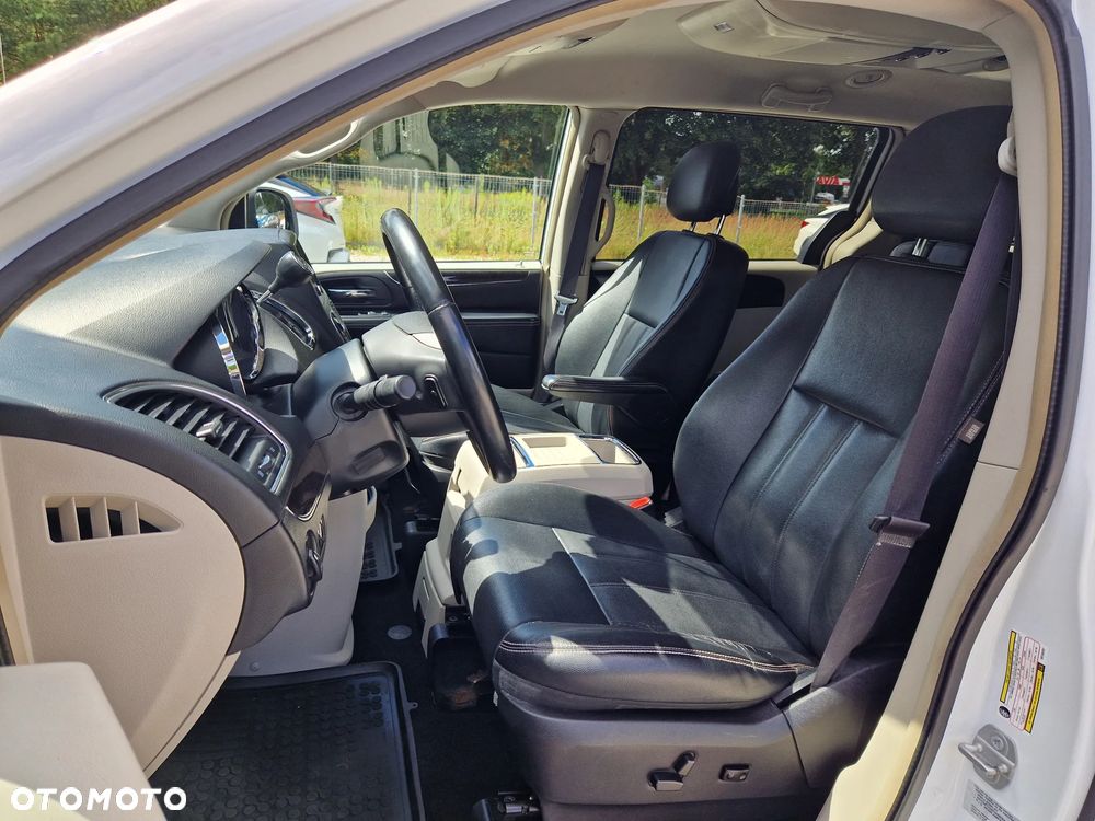 Chrysler Town & Country 3.6 Limited - 11