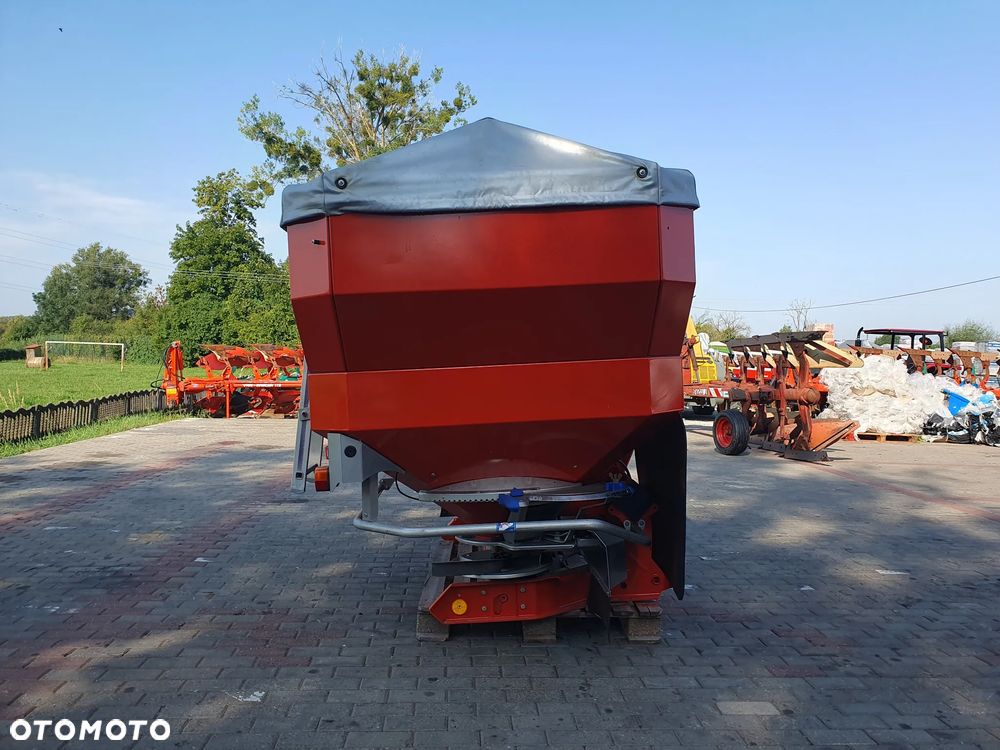 Kuhn Rozsiewacz AXIS 30.1 K 3.000 L - 3