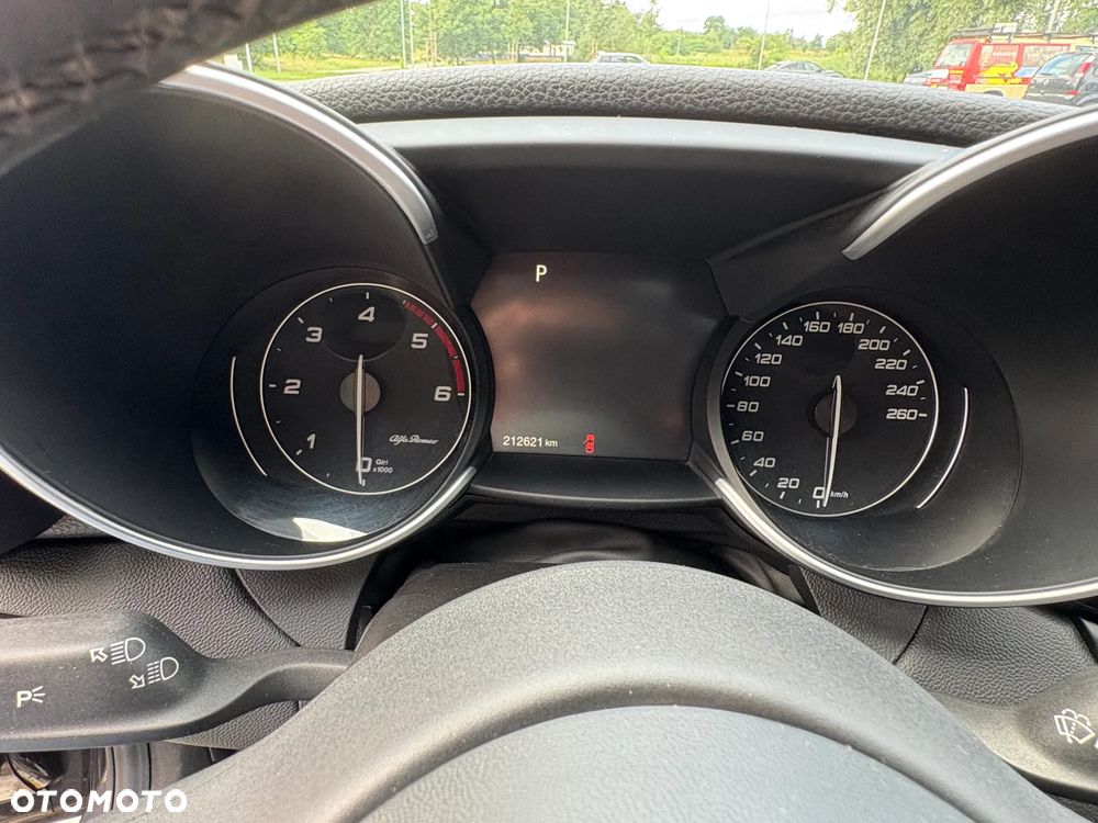 Alfa Romeo Giulia 2.2 AT8 Super - 17