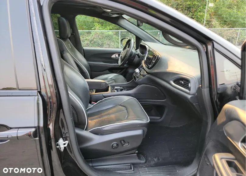 Chrysler Pacifica - 11