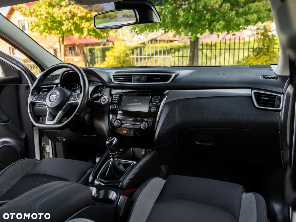 Nissan Qashqai 1.6 DIG-T N-Connecta - 28
