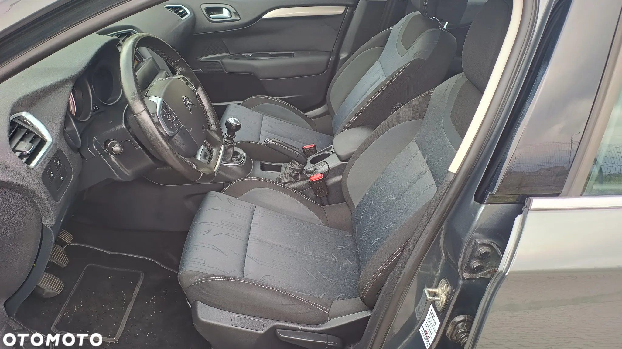 Citroën C4 e-HDi 115 Selection - 17