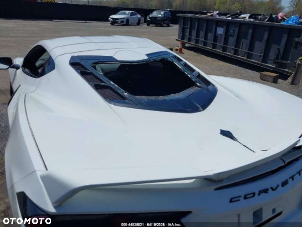 Chevrolet Corvette - 8