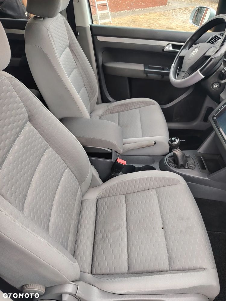 Volkswagen Touran 1.6 Welcome - 9