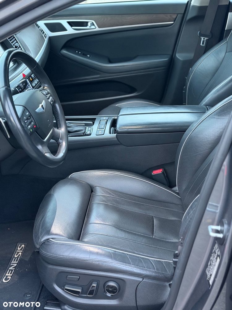 Hyundai Genesis - 5