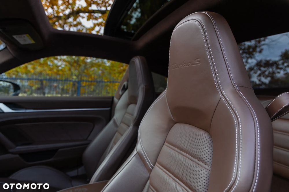 Porsche 911 Turbo S - 15