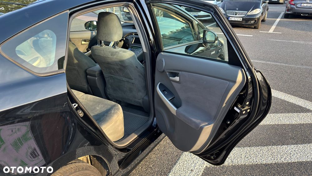 Toyota Prius 1.8 HSD Premium - 32