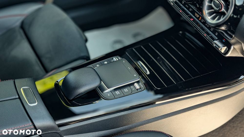 Mercedes-Benz CLA 250 e 8G-DCT AMG Line - 25