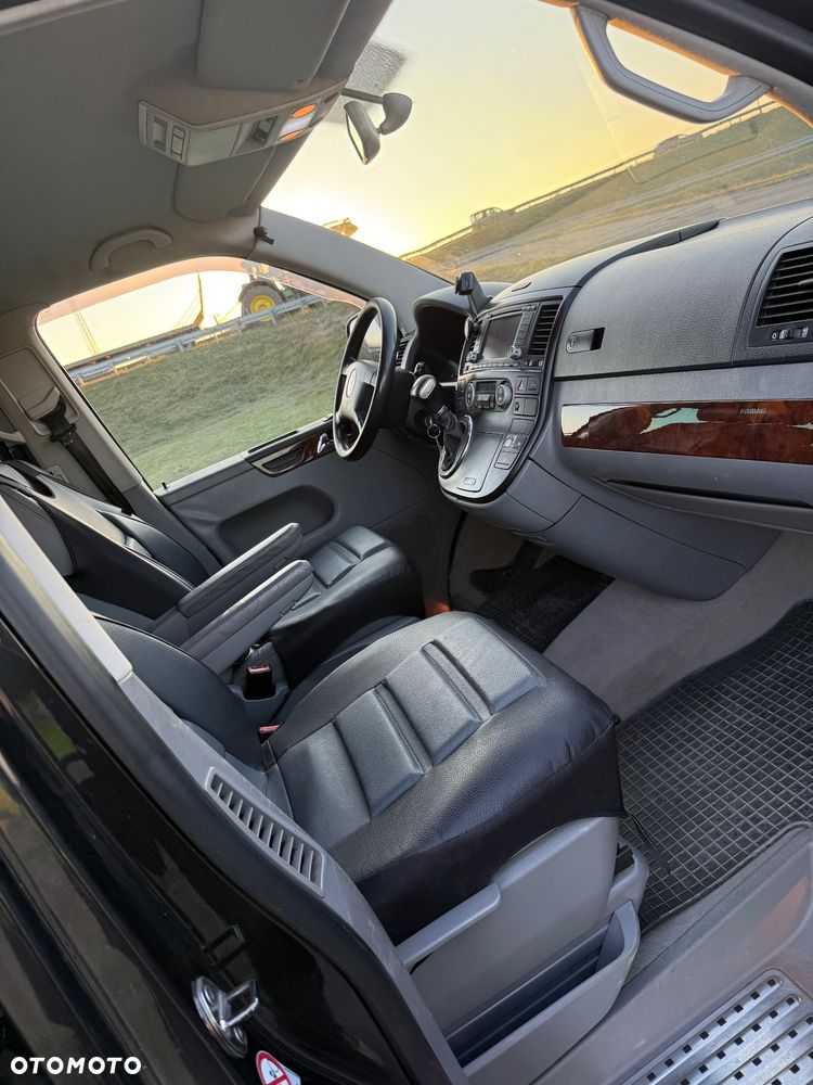 Volkswagen Multivan - 13
