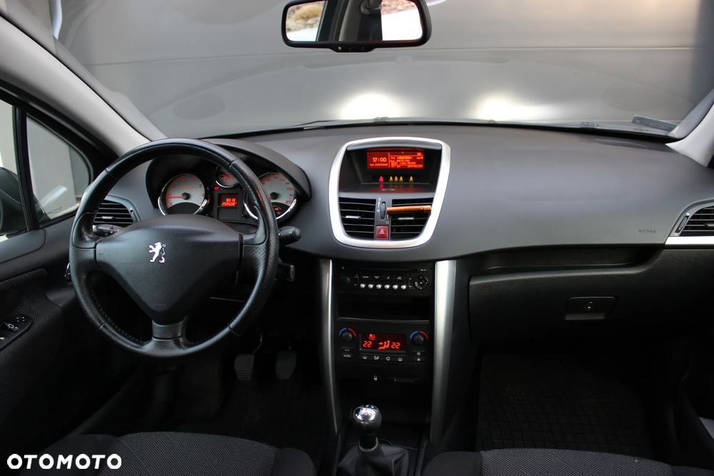 Peugeot 207 - 8