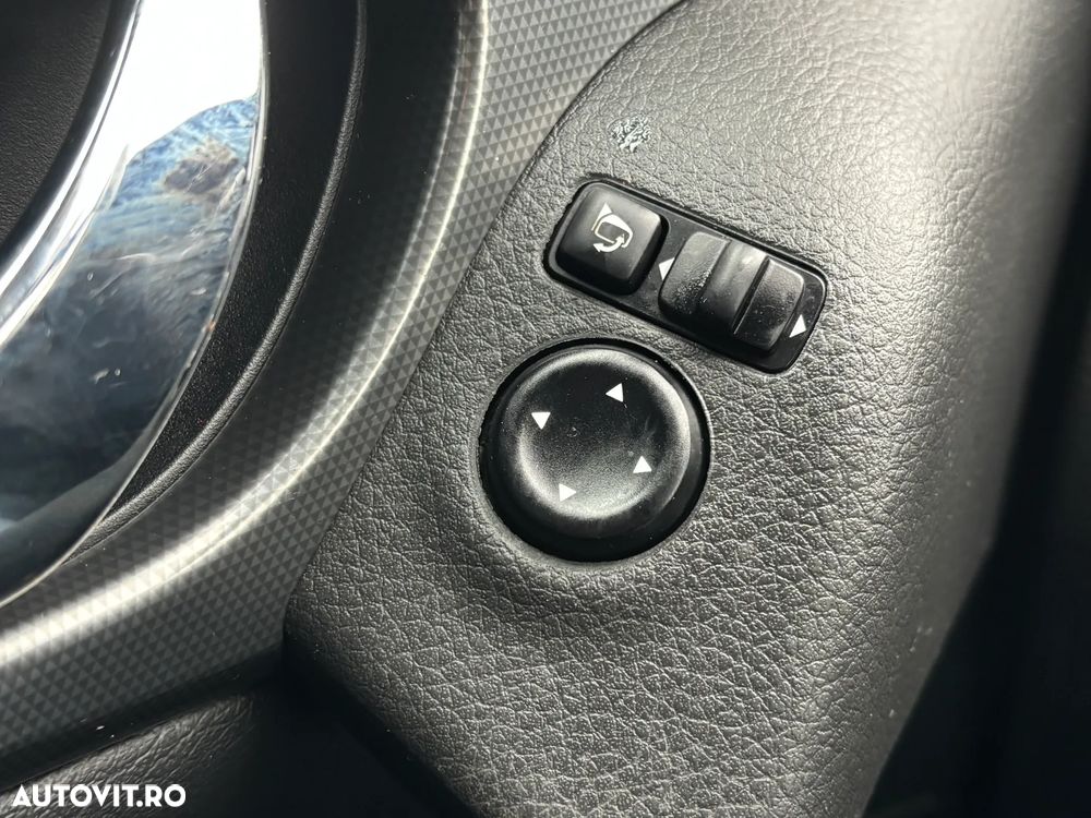 Nissan Qashqai 1.3 DIG-T N-CONNECTA - 27