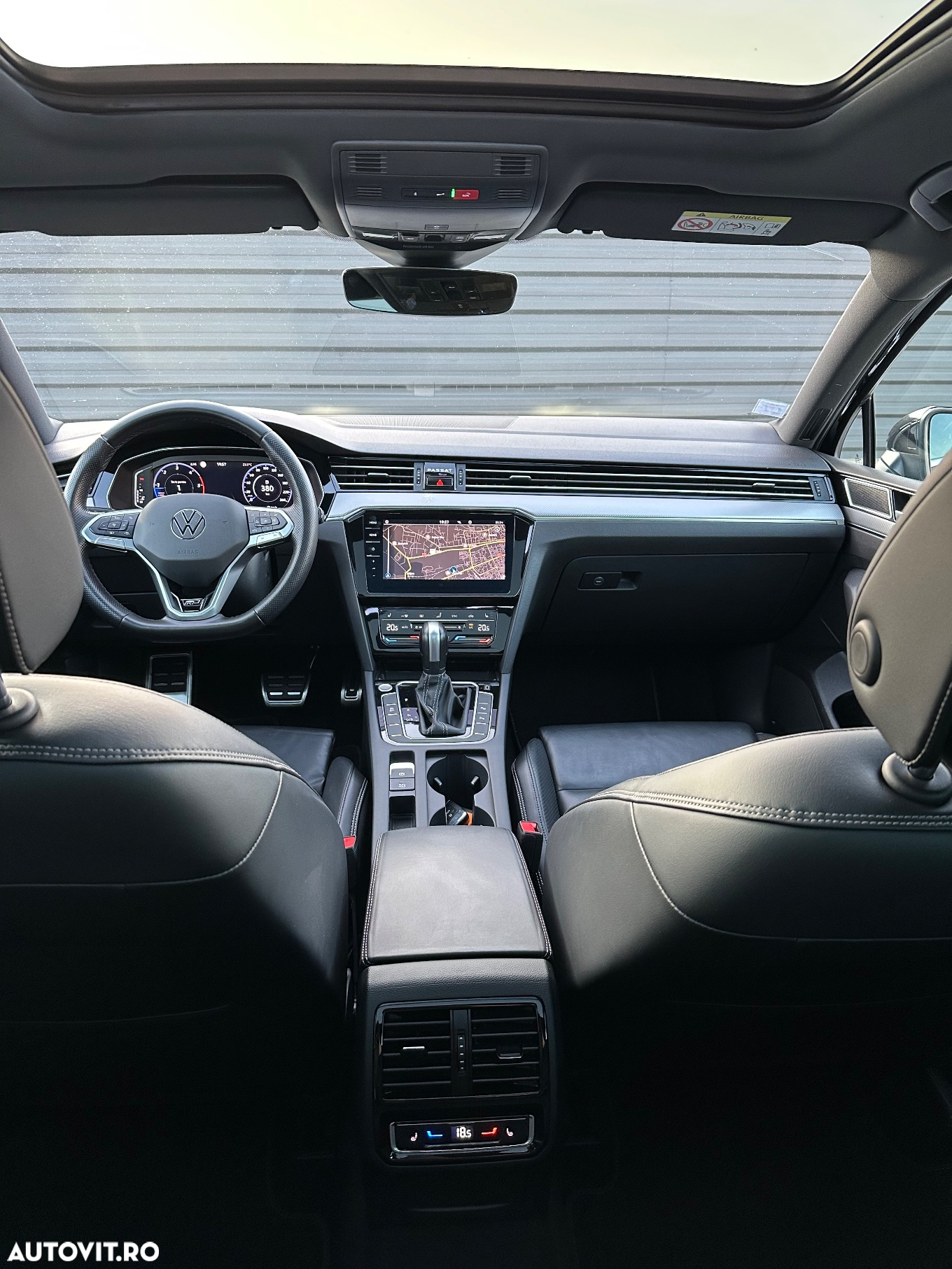Volkswagen Passat Variant 2.0 TDI SCR DSG R-Line - 18