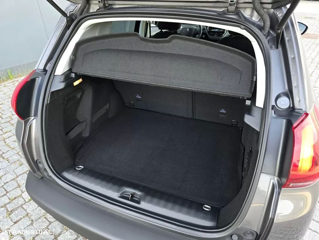 Peugeot 2008 1.2 PureTech Signature - 29